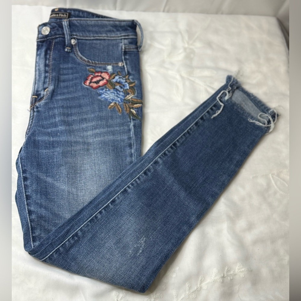 Abercrombie & Fitch Signature Collection Jeans Floral Embroidery